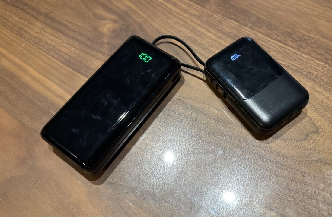 持って行ったモバイルバッテリーとケーブル