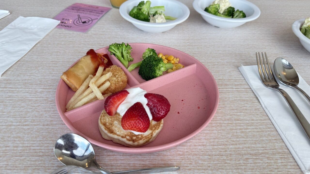 子ども用の朝食プレート