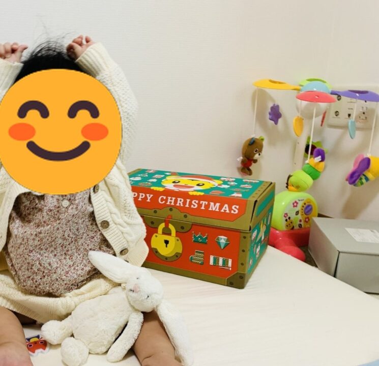 生後9か月のころ。こどもちゃれんじから届いたクリスマスの宝箱