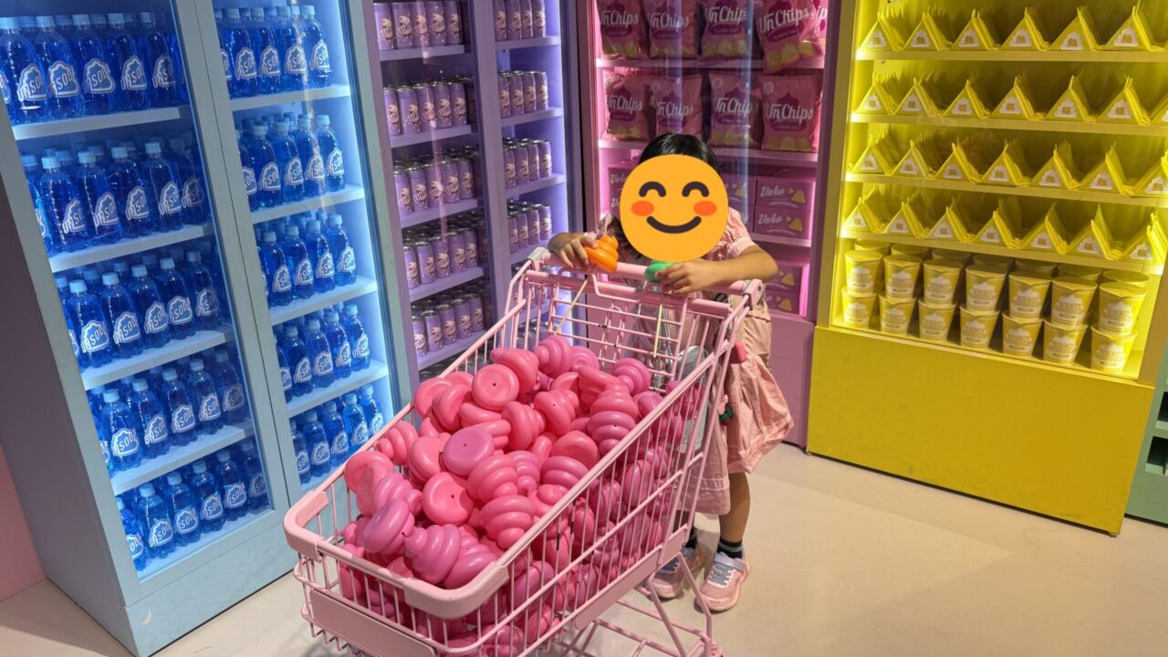 カートを押して回るコーナー。3歳でもやることが分かりやすい