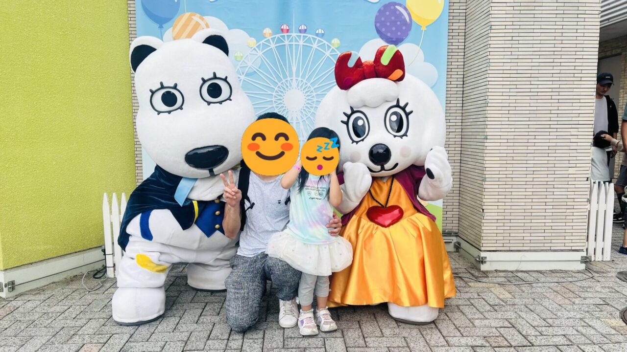入口のキャラクターと。ここで写真を撮るのが恒例でした
