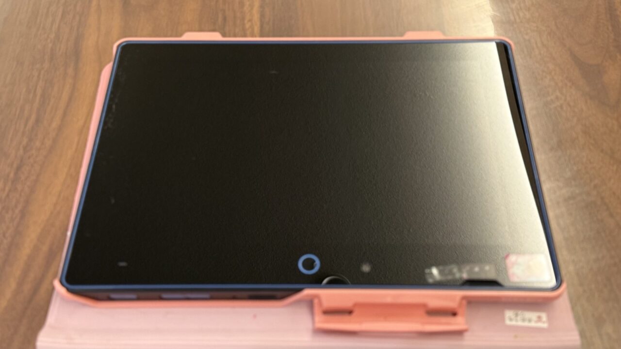 上の子がいま使っているタブレット。こどもちゃれんじから引き継いだもの